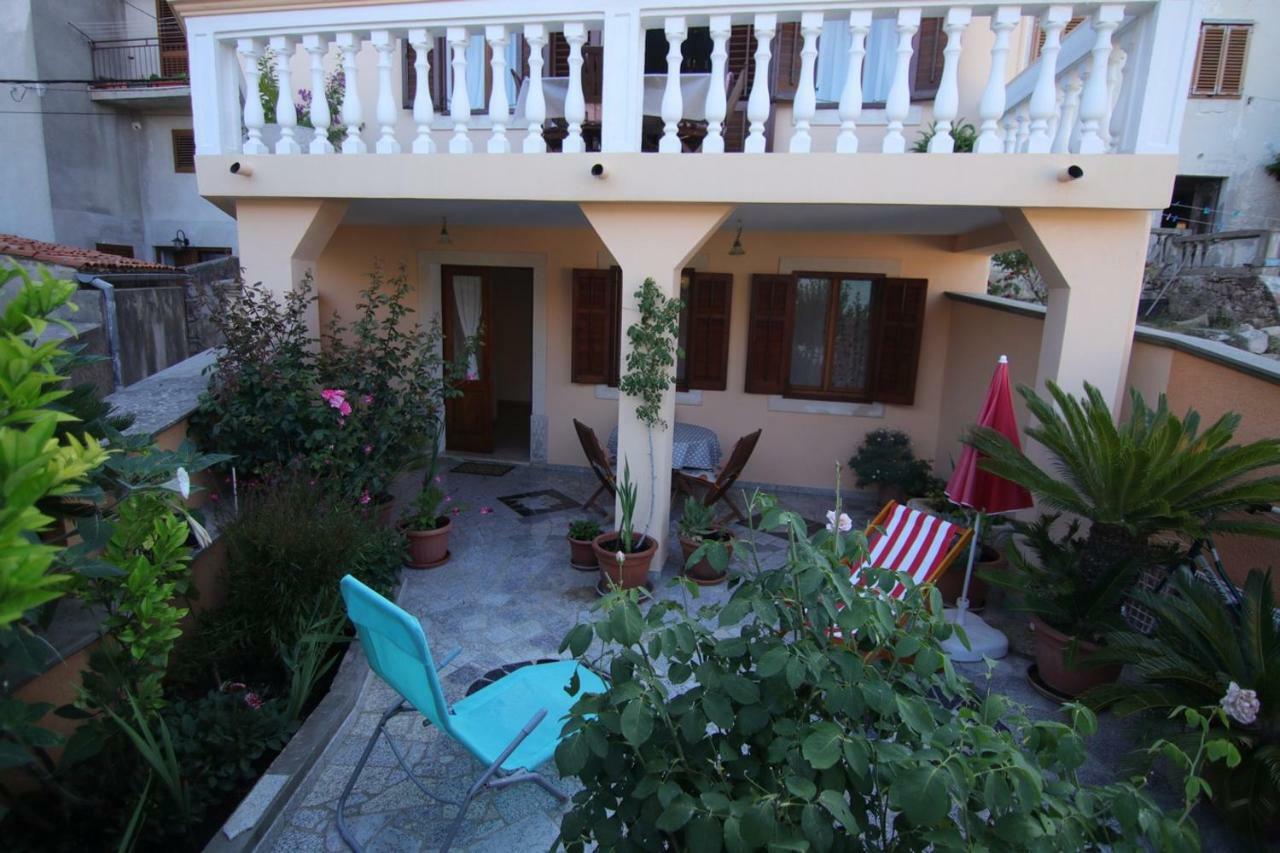 App With A Lovely Patio Mali Lošinj Esterno foto
