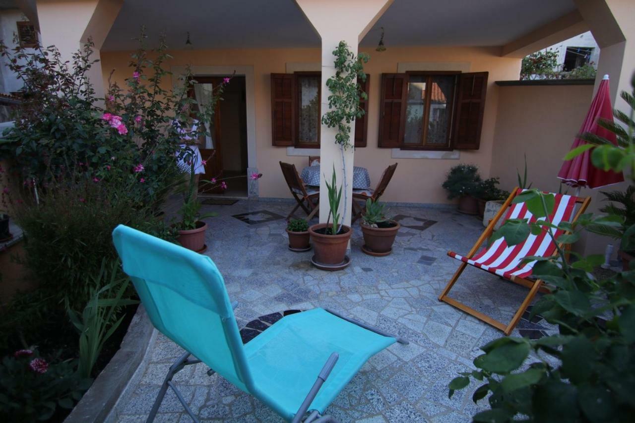 App With A Lovely Patio Mali Lošinj Esterno foto