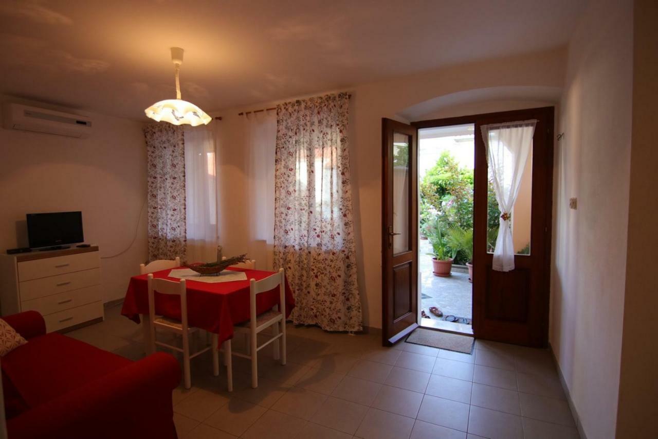 App With A Lovely Patio Mali Lošinj Esterno foto